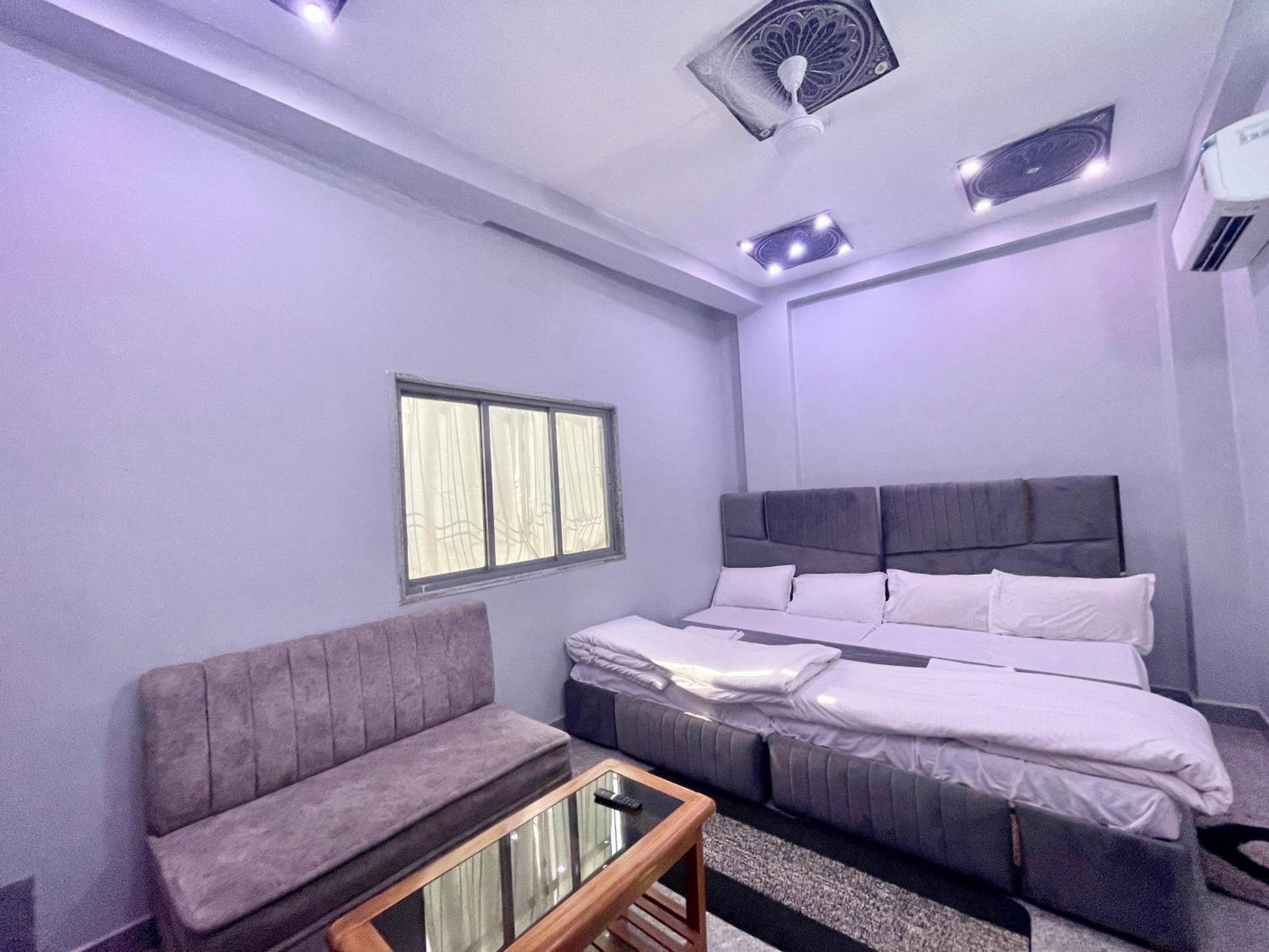Prakash ! ! Fully-air-conditioned At Prime Location With Off Site Parking Availability, Near Kashi Vishwanath Temple, And Ganga Ghat, Newly Constructed And Luxurious - 3 Varanasi