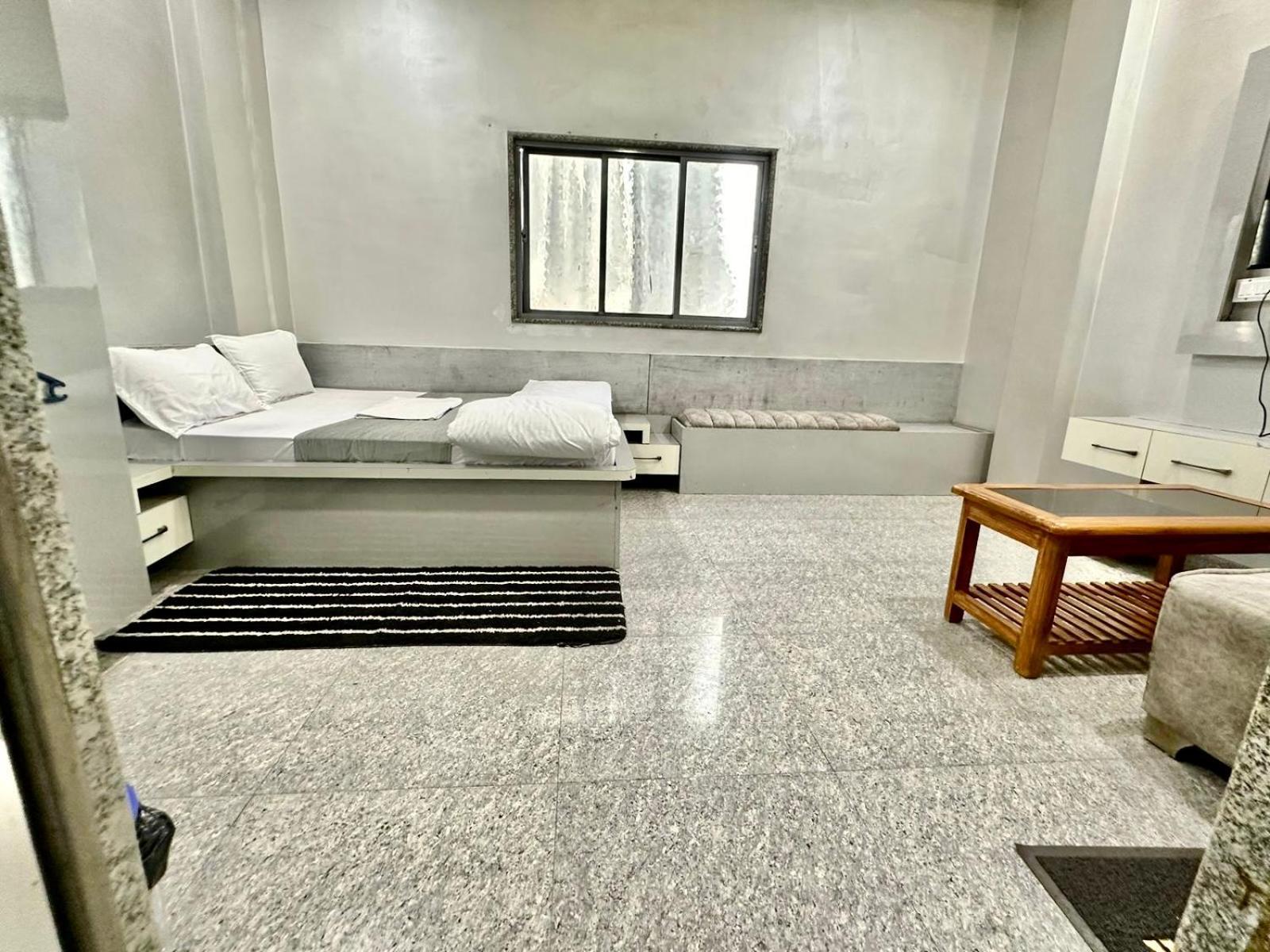 Prakash ! ! Fully-air-conditioned At Prime Location With Off Site Parking Availability, Near Kashi Vishwanath Temple, And Ganga Ghat, Newly Constructed And Luxurious - 3 4*