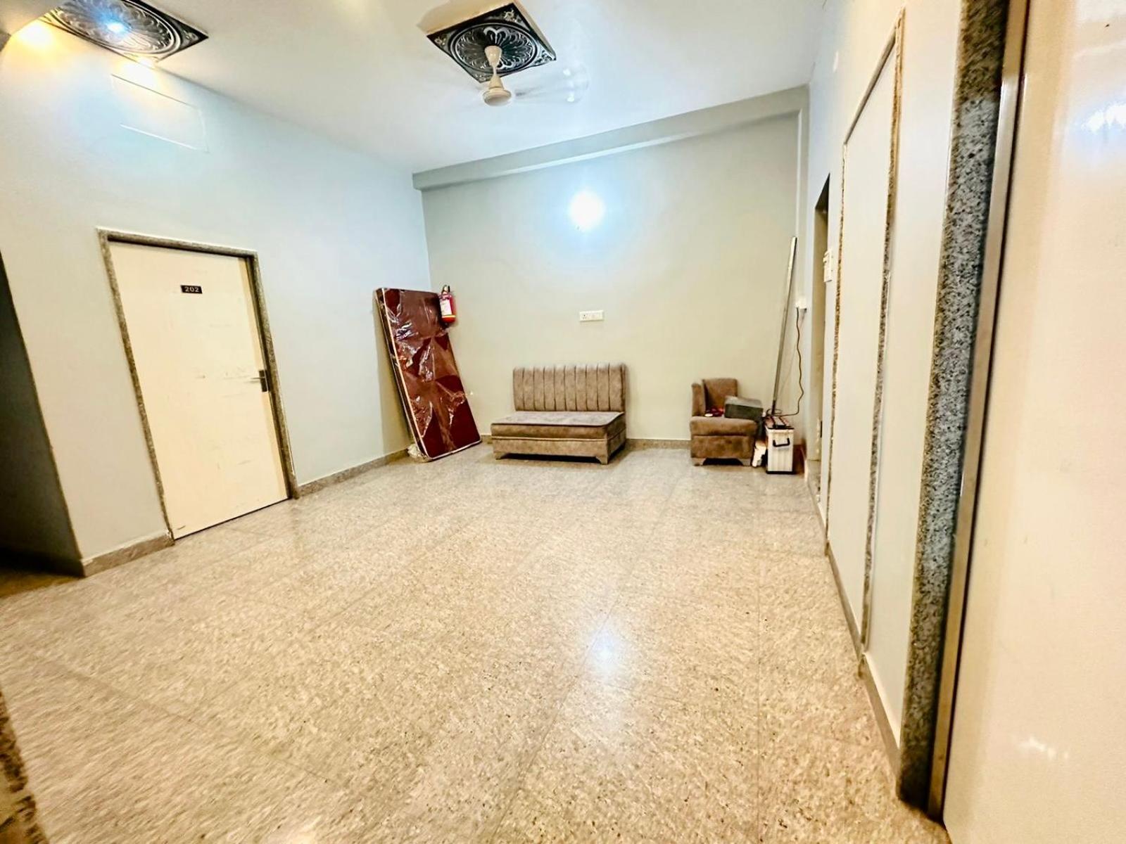 Hotel Prakash ! ! Fully-air-conditioned At Prime Location With Off Site Parking Availability, Near Kashi Vishwanath Temple, And Ganga Ghat, Newly Constructed And Luxurious - 3