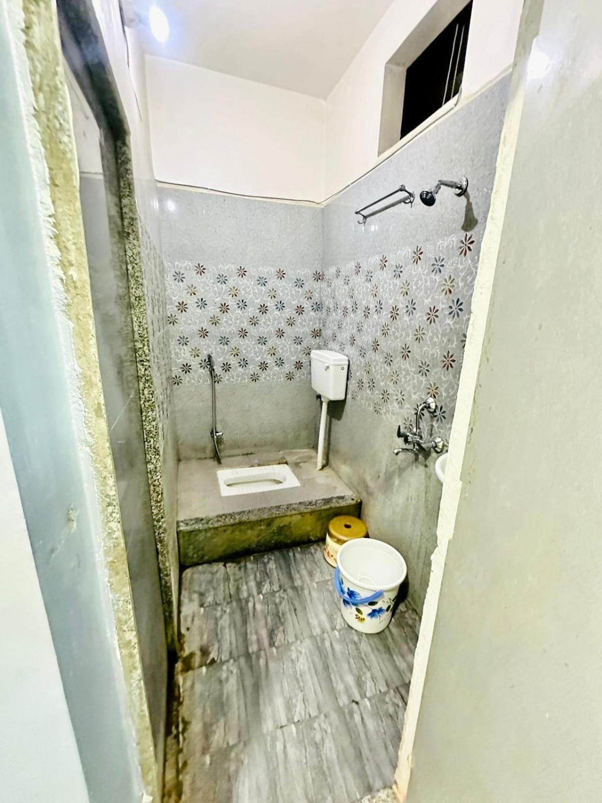 Prakash ! ! Fully-air-conditioned At Prime Location With Off Site Parking Availability, Near Kashi Vishwanath Temple, And Ganga Ghat, Newly Constructed And Luxurious - 3 Hotel Varanasi
